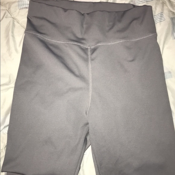 Two pairs of leggings (TIKTOK LEGGINGS) - Picture 5 of 6